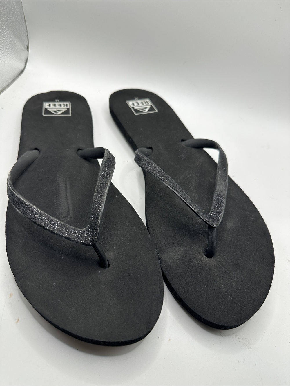 Reef Women’s Black Glitter Strap Flip Flops size 11